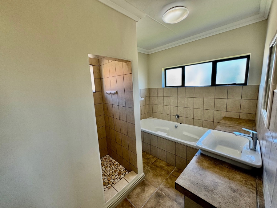 4 Bedroom Property for Sale in Stilbaai Wes Western Cape